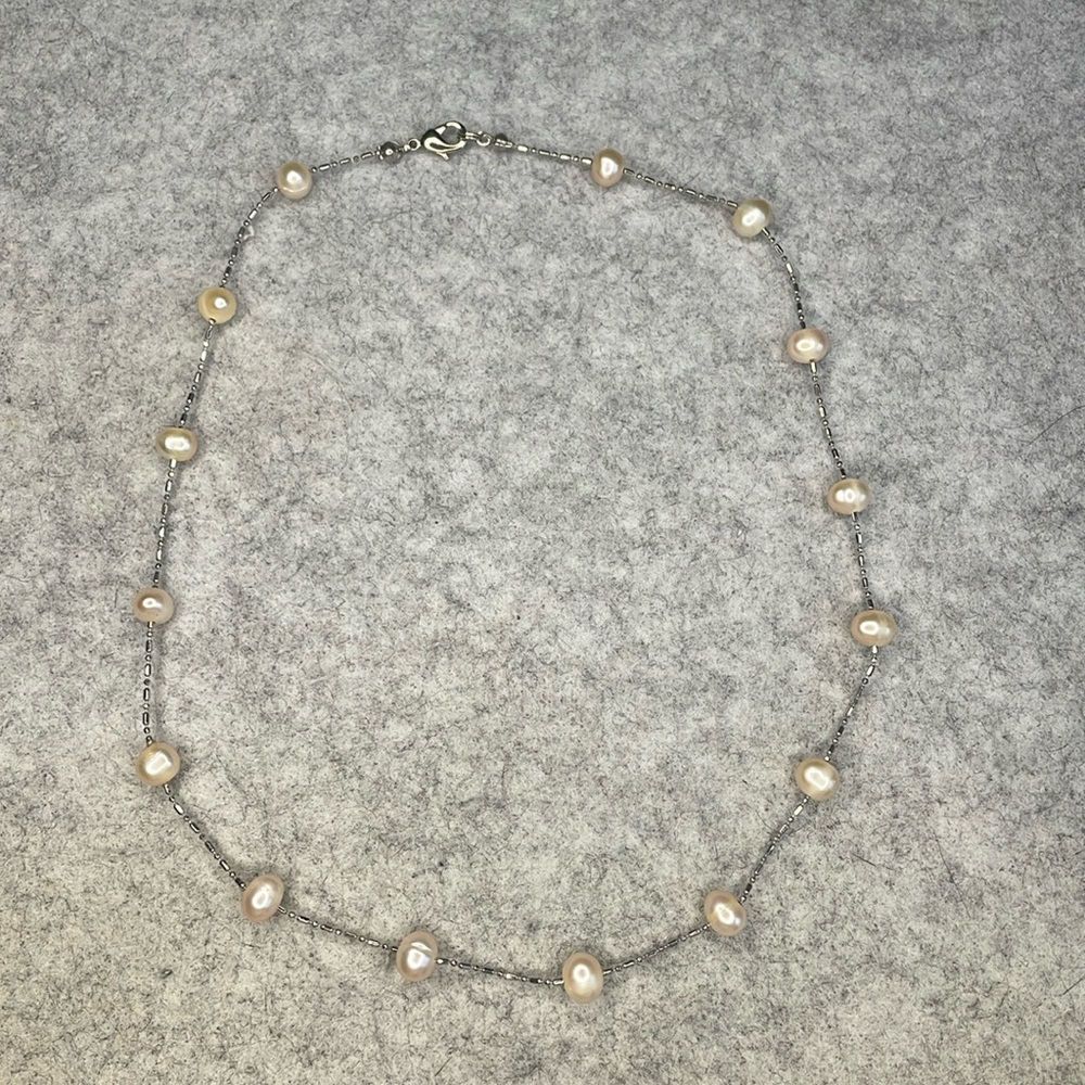 Colombian Emeralds international - Pearl necklace